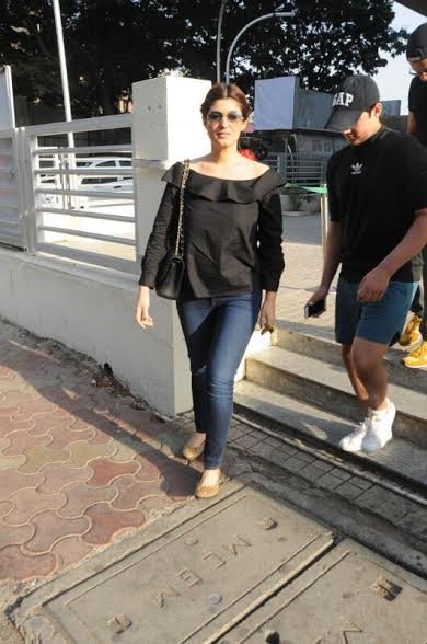 ट्विंकल और अक्षय की एक बेटी है। जिसका नाम नितारा है। नितारा अपनी मम्मी की तरह काफी क्यूट हैं।