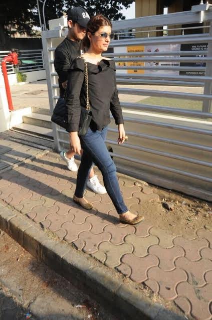 अक्षय कुमार की बात करें तो वह फिलहाल अपनी फिल्म पैडमैन की शूटिंग कर रहे हैं।