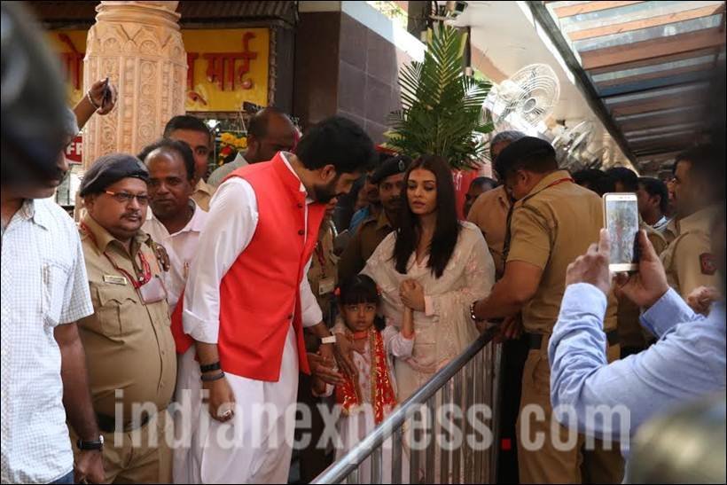 बता दें बच्चन परिवार अकसर ही सिद्धिविनायक मंदिर आता रहता है। गणेश उत्सव के दौरान भी वह बप्पा के दर्शन करने जरूर आते हैं।