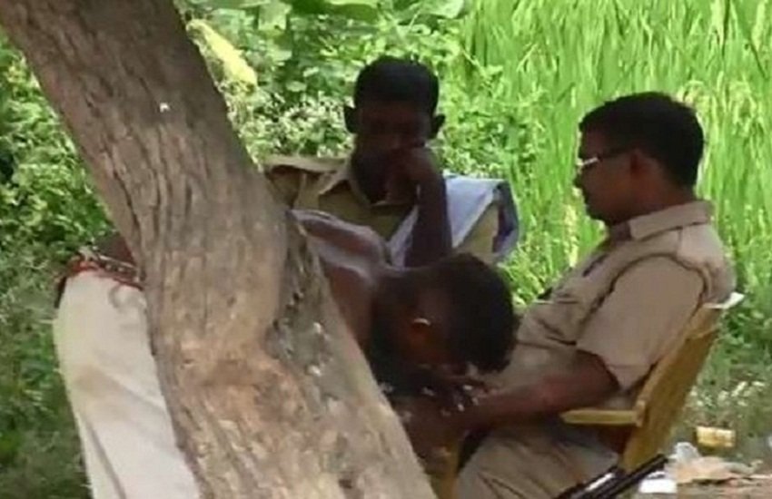 खुलेआम फरियादी से मालिश करवाता अमेठी पुलिस का सिपाही।