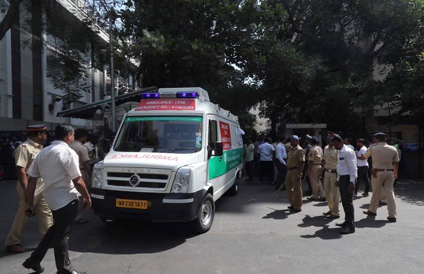 vinod khanna, vinod khanna funeral, vinod khanna death, vinod khanna actor, vinod khanna dead, vinod khanna funeral images, vinod khanna dead, vinod khanna death news, vinod khanna bollywood, vinod khanna news in hindi, vinod khanna cancer, vinod khanna Latest news, Hindi News, News updates