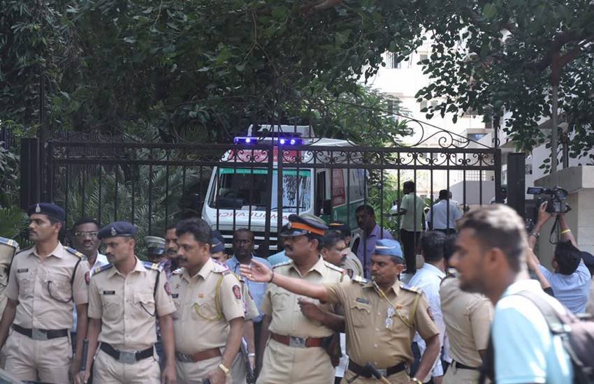 vinod khanna, vinod khanna funeral, vinod khanna death, vinod khanna actor, vinod khanna dead, vinod khanna funeral images, vinod khanna dead, vinod khanna death news, vinod khanna bollywood, vinod khanna news in hindi, vinod khanna cancer, vinod khanna Latest news, Hindi News, News updates