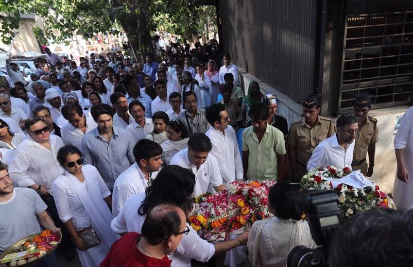 vinod khanna, vinod khanna funeral, vinod khanna death, vinod khanna actor, vinod khanna dead, vinod khanna funeral images, vinod khanna dead, vinod khanna death news, vinod khanna bollywood, vinod khanna news in hindi, vinod khanna cancer, vinod khanna Latest news, Hindi News, News updates