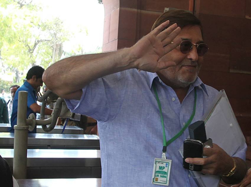 Vinod Khanna, Vinod Khanna health update, Vinod Khanna in Hospital, Vinod Khanna bladder cancer, Vinod Khanna Politics, Vinod Khanna Politics Career, Vinod Khanna photos, Vinod Khanna hospital photos, Vinod Khanna hospital pics, actor Vinod Khanna, vinod khanna latest news, Hindi news Updates