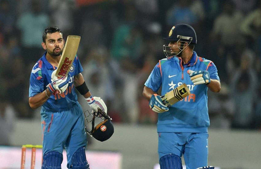 भारतीय कप्तान विराट कोहली और बल्लेबाज सुरेश रैना। 