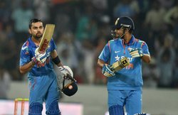 अच्छा! तो इनके मना करने के बाद दाढ़ी नहीं कटवा रहे हैं विराट कोहली