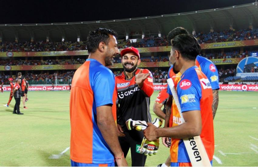 आईपीएल की आधिकारिक वेबसाइट पर यह तस्वीर पोस्ट की गई है, जिसमें मैच के बाद खिलाड़ी मौज-मस्ती करते नजर आ रहे हैं। आईपीएल की आधिकारिक वेबसाइट पर यह तस्वीर पोस्ट की गई है, जिसमें मैच के बाद खिलाड़ी मौज-मस्ती करते नजर आ रहे हैं।