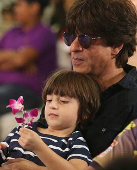 अबराम के बर्थडे पर करण जौहर ने ये तस्वीर ट्वीट कर उन्हें बर्थडे विश किया।