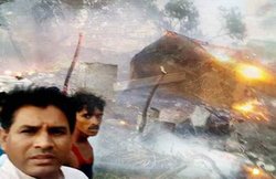 राजस्थान के बीजेपी विधायक बच्चू सिंह ने गरीबों के जलते घरों के साथ से ली सेल्फी, फेसबुक पर हुई जमकर खिंचाई