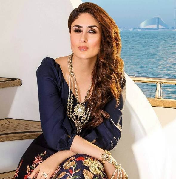 करीना के इस फोटोशूट की तस्वीरें भी सोशल मीडिया पर काफी पसंद की गई थीं।