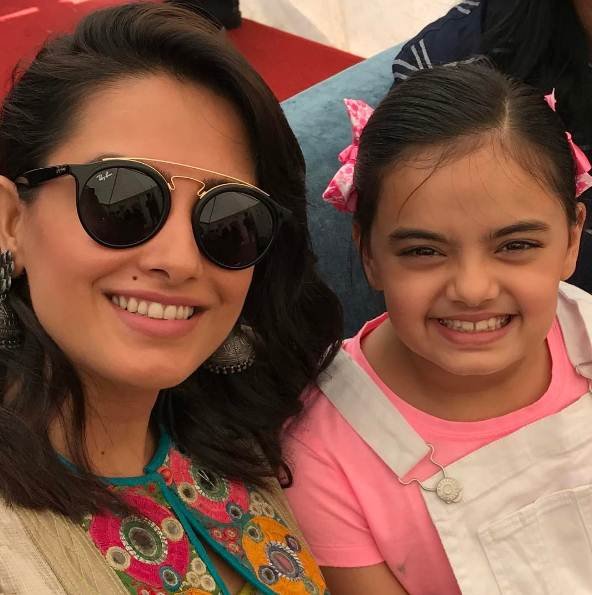 रूहानिका की लोकप्रियता के कारण ही उन्हें ये हैं मोहब्बतें में 7 साल का लीप आने के बाद भी एक रूही की छोटी बहन का किरदार निभाने का मौका मिला।