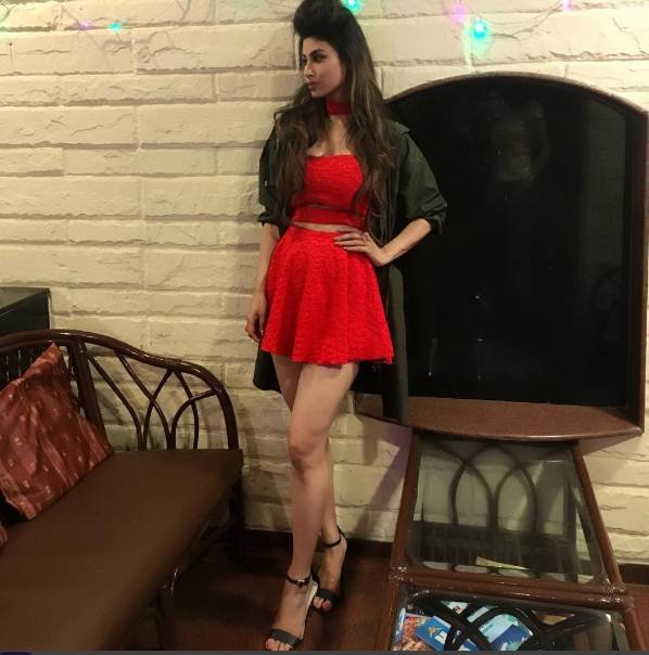 ये तस्वीरें बता रही हैं स्टार मटीरियल हैं मौनी रॉय, बड़े पर्दे पर लॉ़न्च करेंगे सलमान खान