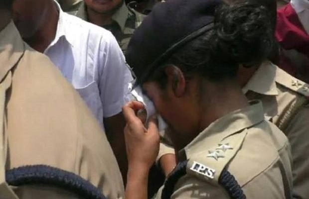 योगी आदित्यनाथ विधायक के व्यवहार से आहत है महिला IPS, फेसबुक पर लिखा खुला खत