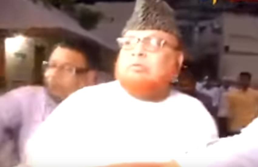 मौलाना बरकती की इस तस्वीर का इस्तेमाल सोशल मीडिया पर वायरल हो रहे वीडियो से किया गया है। मौलाना बरकती की इस तस्वीर का इस्तेमाल सोशल मीडिया पर वायरल हो रहे वीडियो से किया गया है।