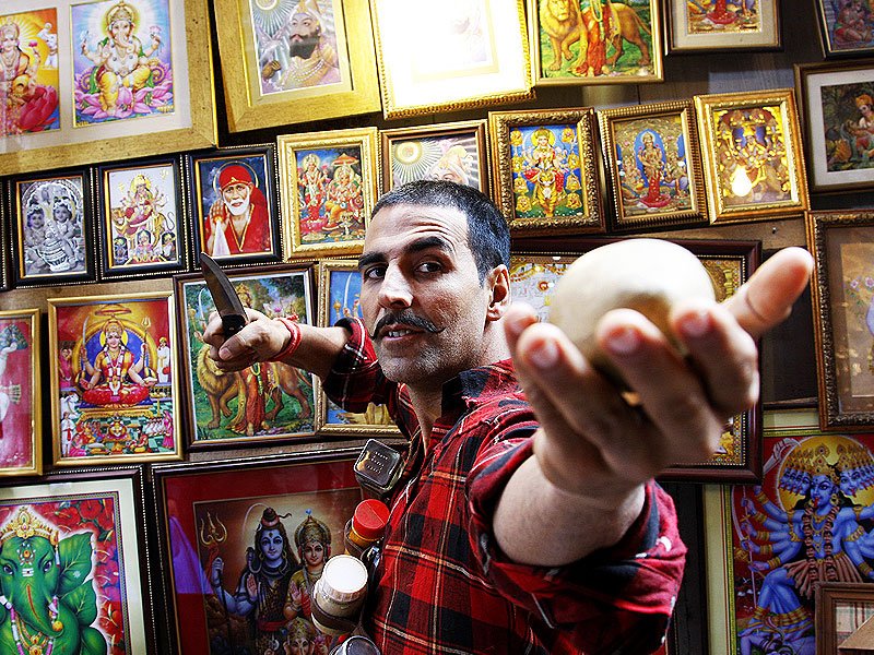 चांदनी चौक टु अफ्रीका - फिल्म मेकर्स को चांदनी चौक टु चाइना से काफी उम्मीदें थीं। उन्हें लग रहा था कि यह फिल्म अच्छी कमाई करेगी। 62 करोड़ के बजट के साथ बनी इस फिल्म ने करीब 56 करोड़ का बिजनेस किया था। बॉक्स ऑफिस पर यह परफॉर्मेंस देखने के बाद इस फिल्म की दूसरी कड़ी चांदनी चौक टु अफ्रीका कैंसल कर दी गई।