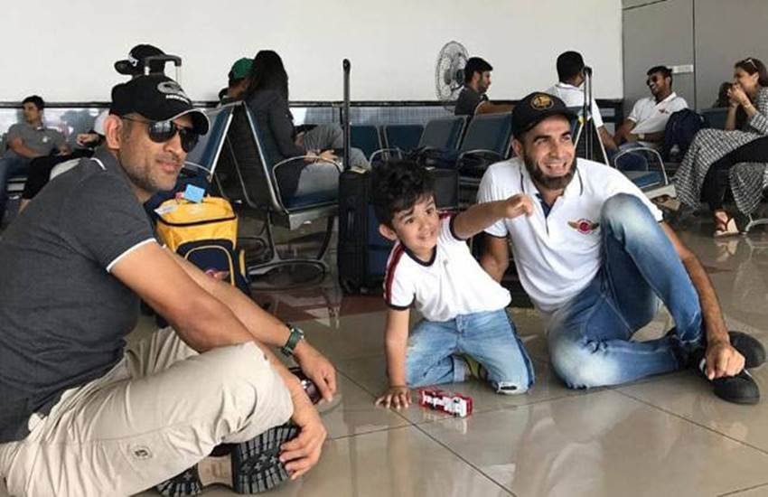 DHONI WITH IMRAN TAHIR SON
