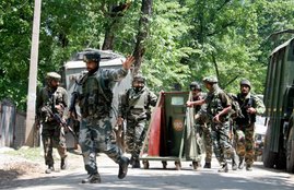 Pakistan Army, infiltration, Army foils infiltration bid, Pakistani Firing, Porters, Indian porters, terrorist, Sabzar Bhat, Hindi news