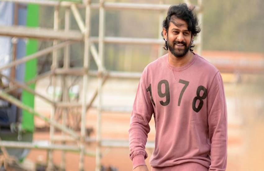 प्रभास अपनी अपकमिंग फिल्मों के लिए कितना चार्ज कर रहे हैं