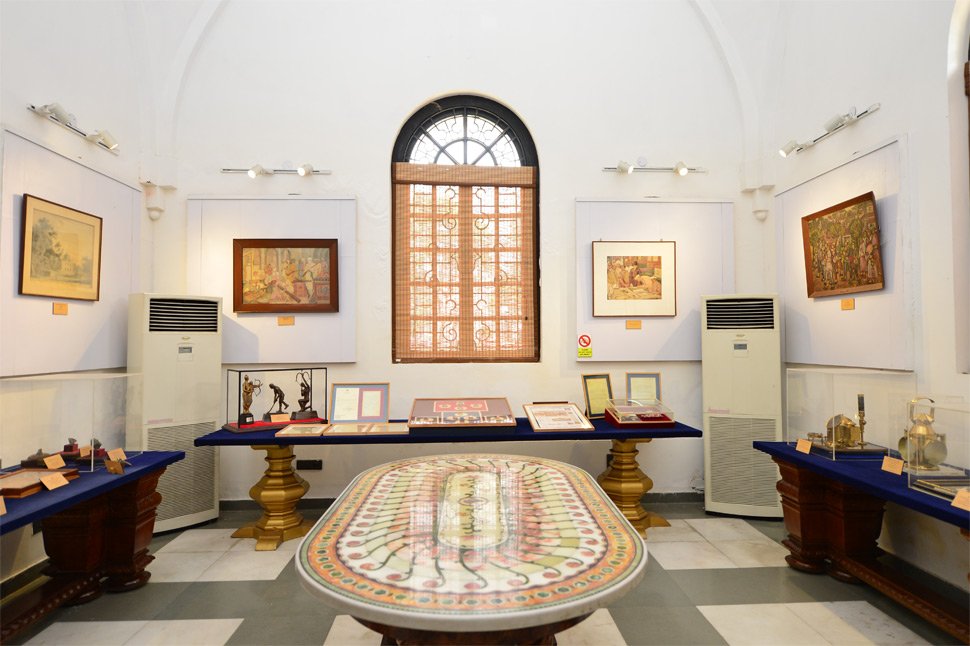 राष्ट्रपति चुनाव से जुड़ी यह भी रोचक बात है कि सर्वाधिक मत हासिल करने से यहां जीत नहीं मिलती। राष्ट्रपति उसे चुना जाता है, जो मतदाताओं (विधायकों और सांसदों) के मतों के कुल वेटेज का आधा से अधिक हिस्सा हासिल करे। मतलब राष्ट्रपति चुनाव में पहले से तय होता है कि जीतने वाले को कितना वेटेज पाना होगा। (फोटो सोर्सः राष्ट्रपति भवन सचिवालय)