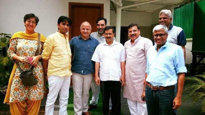 Sanjay singh, Sanjay singh tweet, Sanjay singh photo, AAP, Aam Aadmi Party, AAP Meeting, Kumar Vishwas, Arvind Kejriwal, Kumar Vishwas, Ashutosh, Manish Sisodia, Gopal Rai, AAP Controversy, Viral Photo, BJP, AAP divided, Delhi News, AAP News Sanjay singh, Sanjay singh tweet, Sanjay singh photo, AAP, Aam Aadmi Party, AAP Meeting, Kumar Vishwas, Arvind Kejriwal, Kumar Vishwas, Ashutosh, Manish Sisodia, Gopal Rai, AAP Controversy, Viral Photo, BJP, AAP divided, Delhi News, AAP News