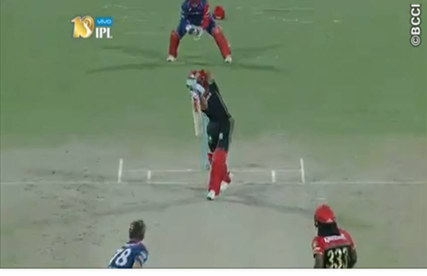 IPL 2017, Indian Premier Legue, Tenth Edition of IPL, Cricket News, Sports News, Virat Kohli, Virat Kohli Shot against DD, Delhi Daredevils vs Royal Challengers Banglore, Virat Kohli shows his batting class in just shot, Virat Kohli chip Shot for six against Delhi Daredevils