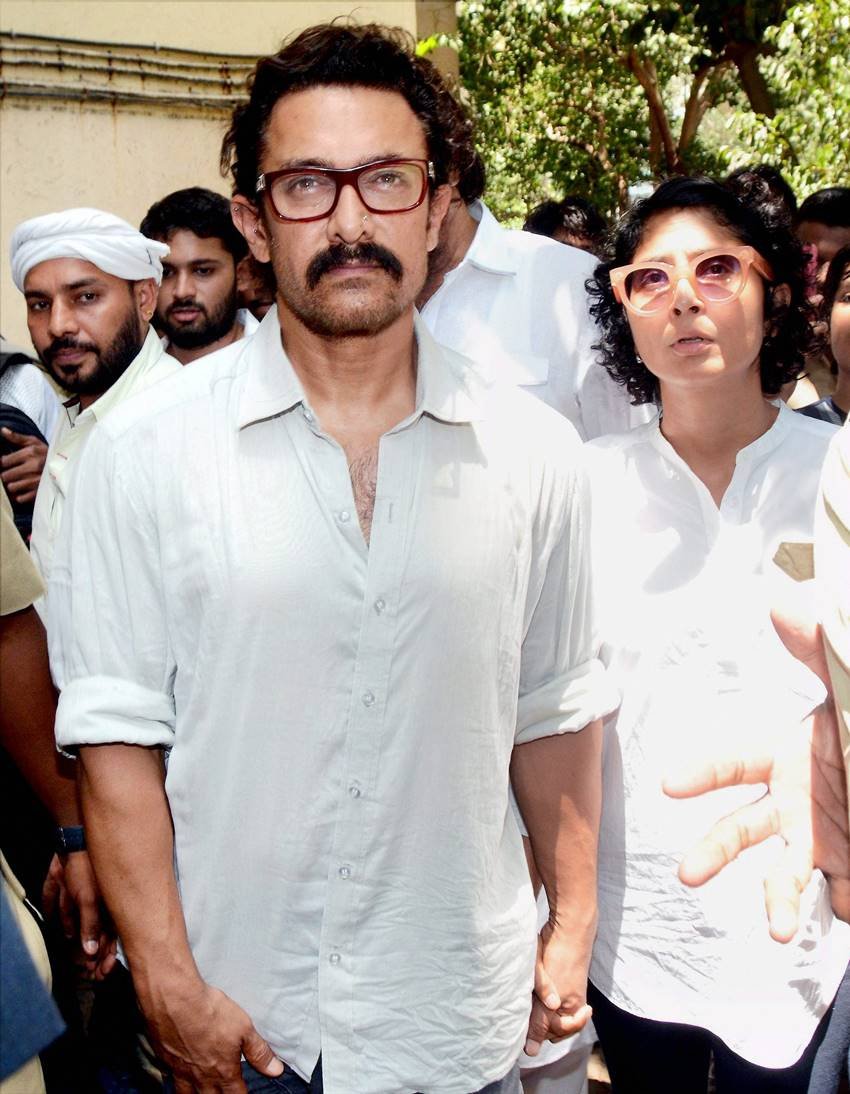 naamkarann reema lagoo, viraf patel reema lagoo, viraf patel facebook, viraf patel reaction reema lagoo death, viraf patel emotional message, reema lagoo onscreen sons, barkha bisht reema lagoo naamkarann, zain imam reema lagoo, zain imam instagram, reema lagoo death, reema lagoo age, reema lagoo death reason, reema lagoo cardiac arrest, viraf patel cries, viraf patel news, reema lagoo news,