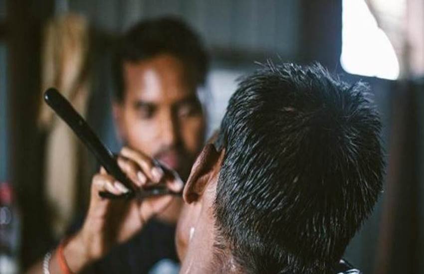 नाईयों ने काटे वाल्मीकि समुदाय के लोगों के बाल। (Representative Image)
