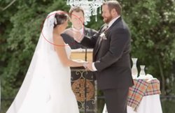 वीडियो: “मैं तुम्हारा हमसफर बनूंगा”- शादी के दौरान यह कहते ही दुल्हे ने दुल्हन को जड़ दिया थप्पड़