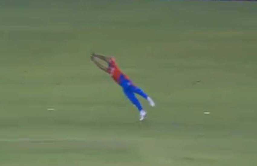 हाशिम अमला का कैच लेने की कोशिश करते हुए रविंद्र जडेजा (फोटो सोर्स फेसबुक)