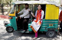 गुजरात बोर्ड में ऑटो ड्राइवर की बेटी को मिले 99.72 प्रतिशत अंक, फिर भी भविष्य अधर में
