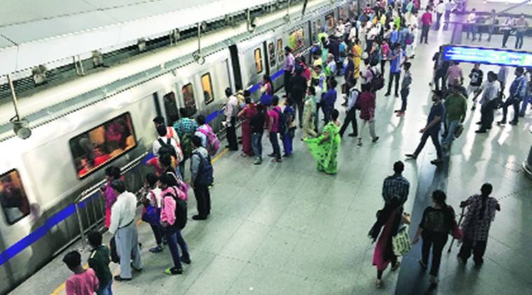 बिजली के शार्ट सर्किट की वजह से हजारों यात्री मंगलवार को करीब तीन घंटों तक फंसे रहे। (File Photo) बिजली के शार्ट सर्किट की वजह से हजारों यात्री मंगलवार को करीब तीन घंटों तक फंसे रहे। (File Photo)