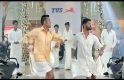 क्रिकेट खेलने के साथ डांस करने में भी मास्टर हैं एमएस धोनी, वायरल हुआ वीडियो