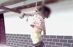 VIDEO: तलाक के कागज फाड़ने से गुस्साए पिता ने मासूम बेटी के साथ किया ऐसा सलूक, देखकर खड़े हो जाएंगे रोंगटे