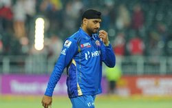 आईपीएल-10 के खिताबी मुकाबले में जगह ना मिलने पर भड़के हरभजन सिंह, उठाए गंभीर सवाल