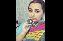 अपने पति की अनोखे अंदाज में शिकायत कर रही महिला, देखिए Video