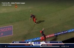 IPL: कैच पकड़कर बाउंड्री पार जाते शेन वाटसन ने उछाली गेंद, डेविड वीज ने छलांग मारकर लपका, जीरो पर गए श्रेयस अय्यर