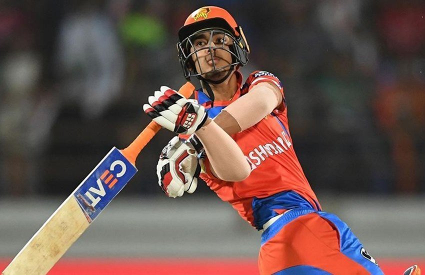 Gujrat Lions, player, Ishan Kishan, sixes,one hand, video, ms dhoni