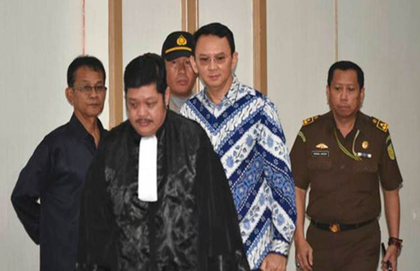 होक के नाम से मशहूर जकार्ता के गवर्नर बासुकी जाहाजा पुरनामा होक के नाम से मशहूर जकार्ता के गवर्नर बासुकी जाहाजा पुरनामा