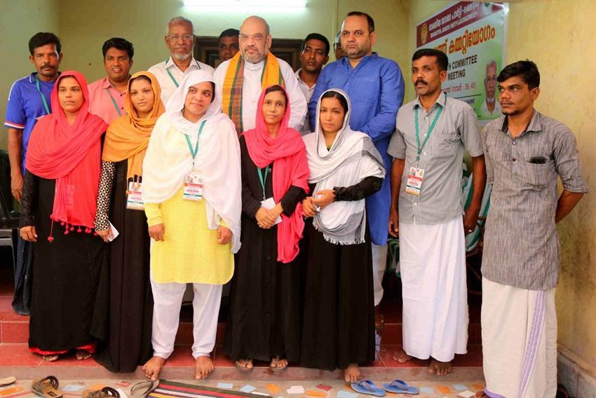 androth island shah,Madhya Pradesh,Lok Sabha,Amit Shah, BJP Door To Door campaign, BJP mass contact programme, Amit Shah, Amit Shah lunch At fisherman house