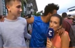 वीडियो: बात करते-करते रिपोर्टर को किस करने लगा टेनिस खिलाड़ी, लगा बैन