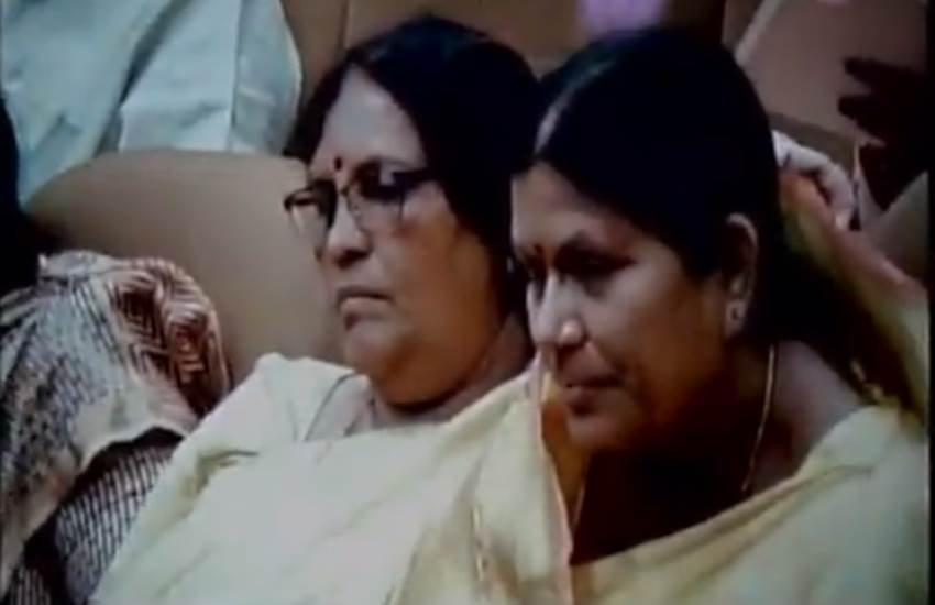 सोते हुए कैमरे में कैद हुए विधायक। (ANI Photo) सोते हुए कैमरे में कैद हुए विधायक। (ANI Photo)