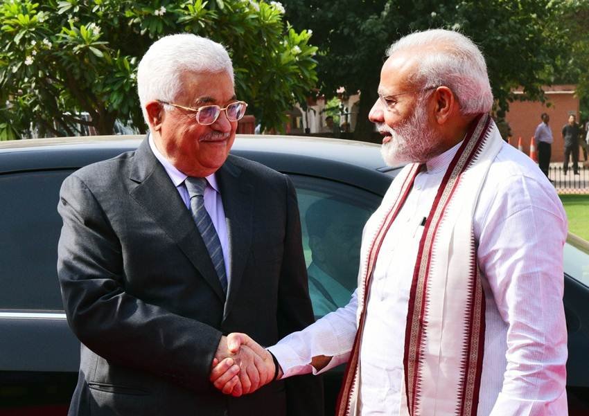 पीएम नरेंद्र मोदी ने की फिलिस्तीन के राष्ट्रपति से मुलाकात, एकजुटता और मित्रता की हुई बात पीएम नरेंद्र मोदी ने की फिलिस्तीन के राष्ट्रपति से मुलाकात, एकजुटता और मित्रता की हुई बात