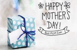 Happy Mothers Day 2017: गिफ्ट के अलावा यह खास मैसेज भेजकर अपनी मम्मी को करें खुश