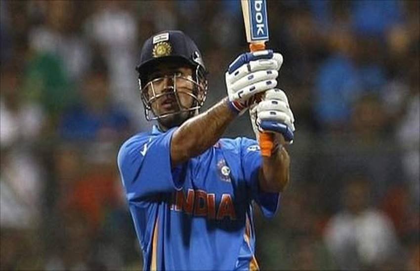 crickter, Ms Dhoni, Best Finisher, India, 13 runs, last over, Australia, cricket, odi, 2012