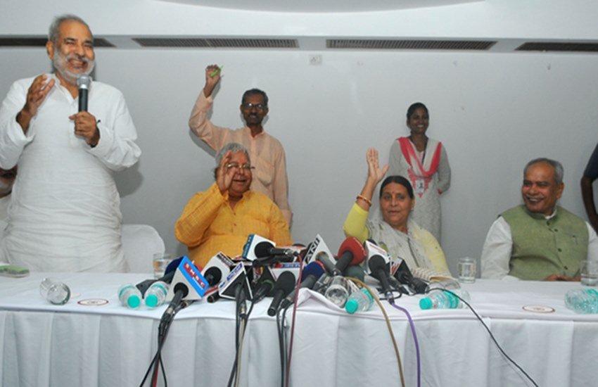 राजद की बैठक में लालू यादव, पूर्व मुख्यमंत्री राबड़ी देवी और प्रभुनाथ सिंह (दाएं)। (एक्सप्रेस फोटो)