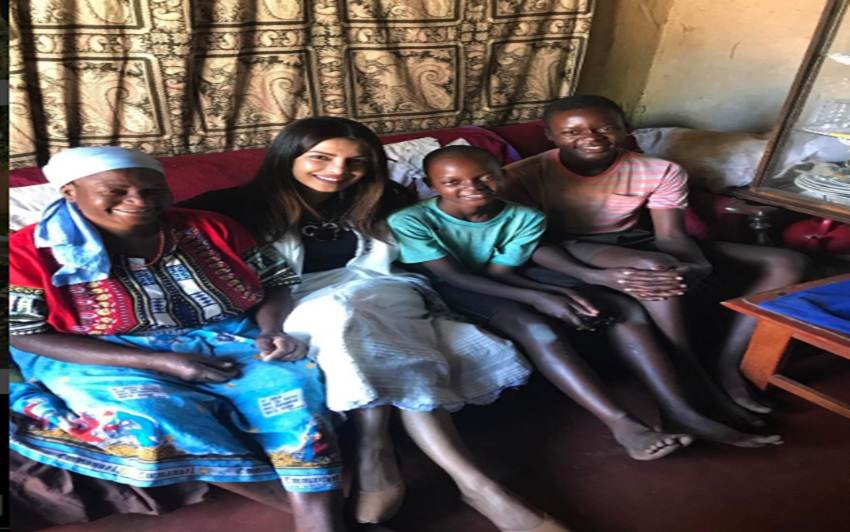 अफ्रीका में यौन शोषण के शिकार हुए बच्चों संग कुछ ऐसे खुशियां बाट रहीं प्रियंका चोपड़ा, देखें Photos