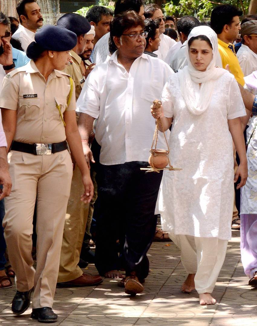 naamkarann reema lagoo, viraf patel reema lagoo, viraf patel facebook, viraf patel reaction reema lagoo death, viraf patel emotional message, reema lagoo onscreen sons, barkha bisht reema lagoo naamkarann, zain imam reema lagoo, zain imam instagram, reema lagoo death, reema lagoo age, reema lagoo death reason, reema lagoo cardiac arrest, viraf patel cries, viraf patel news, reema lagoo news,