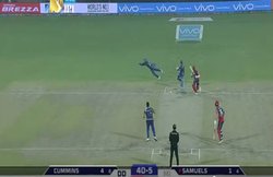 VIDEO: आईपीएल मैच में रोहित शर्मा ने लिया शानदार कैच, फटी रह गई दर्शकों की आंखें