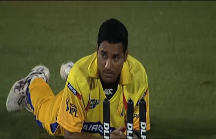 शादाब जकाती की इस कदर मिसफील्डिंग को देखकर विकेटकीपिंग कर रहे धोनी भी परेशान हो गए। (Photo Courtesy : IPL)