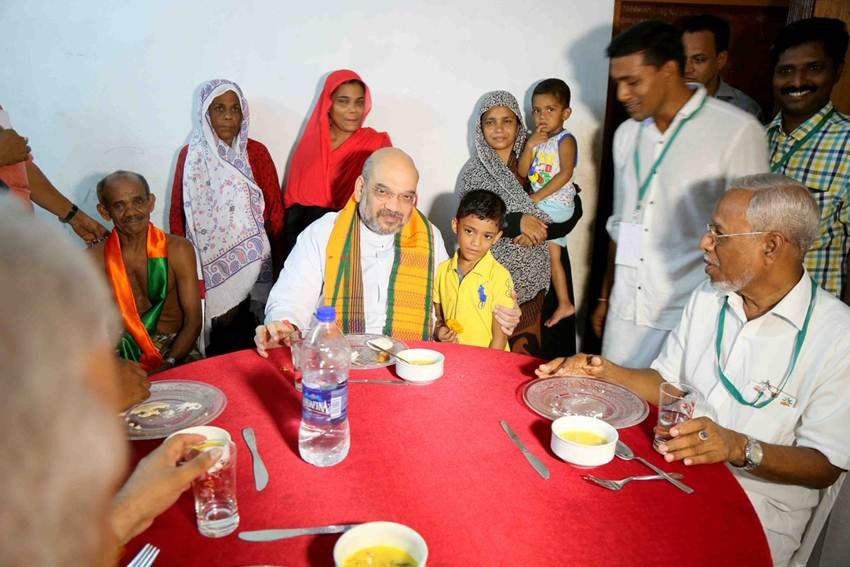 androth island shah,Madhya Pradesh,Lok Sabha,Amit Shah, BJP Door To Door campaign, BJP mass contact programme, Amit Shah, Amit Shah lunch At fisherman house